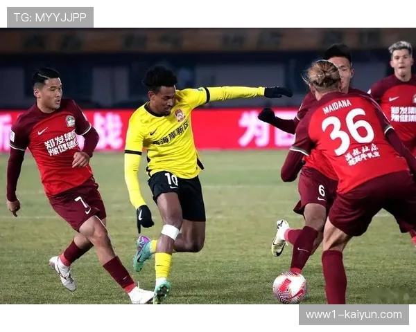 河南队黄锐烽钟义浩边路组合 成为球队进攻快刀